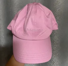 ルルレモン ピンク ベースボールキャップ 帽子 s/m (アメリカ 店舗購入)