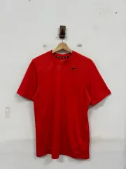 (100)ナイキ スウッシュ 機能性 半袖Tシャツ