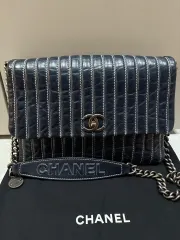 シャネル シーズン ショルダーバッグ