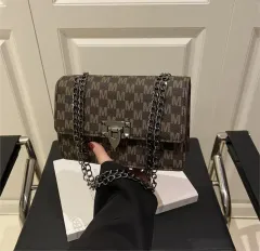 Mパータン チェーン ショルダーバッグ ブラウン