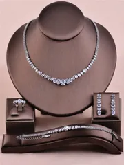 ジュエリー レディース セット 女性用ジルコニアジュエリーセット4点、ブライダル ウェディングパーティーギフト、ネックレス、ピアス、ブレスレット、リング、プラチナカラーラインストーンアクセサリー