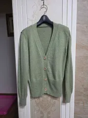 0104)カーキ色 Vネック カーディガン