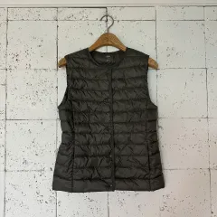 ウィメンズM UNIQLO ユニクロ 軽量 ダウンベスト カーキ