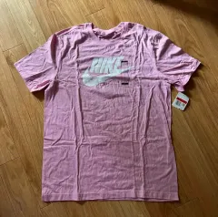 ナイキ 半袖Tシャツ 靴