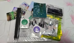 BTS 뷔 テヒョン 非公式グッズ (アクリルスタンド、マグネット、カフスボタン、キーホルダー)