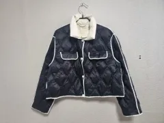 엠오아이 キルティング クロップド ジャケット ブラック 66