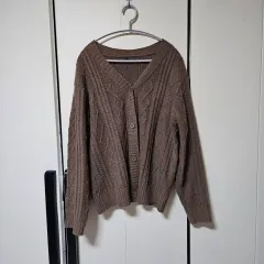 ブラウン ケーブル編み Vネック ニット カーディガン（3万円台 購入）