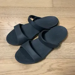 240 / Crocs ストラップ サンダル スリッパ