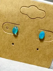 ブルーカラーオパール オーバルカボション 6×4mm ピアス サージカルステンレス K18メッキ エチオピア産 Sサイズ