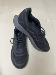 アディダス スニーカー