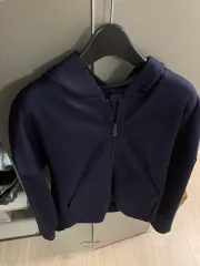 ルルレモン フードジップアップ