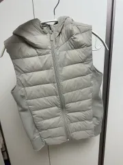 ルルレモン 軽量ダウンベスト