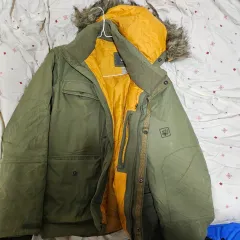 ジャックウルフスキン カーキ色 フード ダウン アウター L