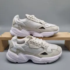 アディダス ファルコン レディーススニーカー 23センチ