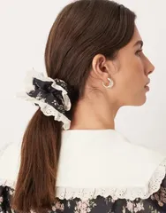 シスタージュン レディース アクセサリー フラワー柄 フラワー Sister Janeclipse delicate floral scrunchie Navy ネイビー