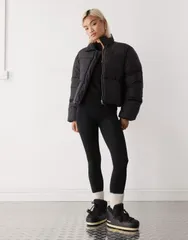 モンキ レディース アウター コート クロップド ジャケット Monki cropped puffer jacket with collar detail Black ブラックのサムネイル