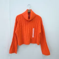GU オレンジ クロップド タートルネック ケーブルニット