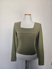スクエアネック長袖ニット オリーブ色