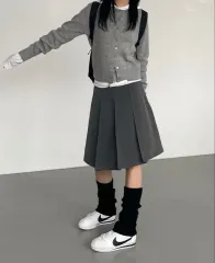 ミディスカート+カーディガン+レイヤードTシャツ 出品