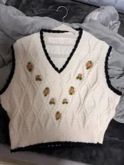 花柄 刺繍ニットベスト