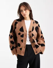 エイソス レディース アウター カーディガン ASOS DESIGN jacquard animal boyfriend fit cardigan in toffee Toffee アニマルのサムネイル