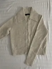 マンゴ ニット ジップアップ カーディガン クロップド ジッパー アンゴラ フリース ザラ COS H&M ミシャ