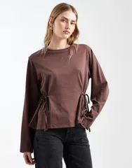 エイソス レディース トップス Tシャツ ASOS DESIGN cinched tie sidetailong sleeve tee in chocolate BROWN ブラウン