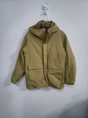 ユニクロ カーキ色 フード ダウン アウター