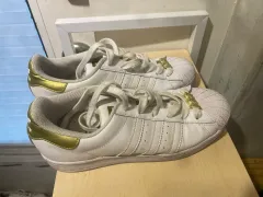 アディダス SUPERSTAR 白/金 スニーカー 245