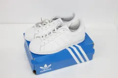 アディダス SuperStar トリプル 白 EG4960
