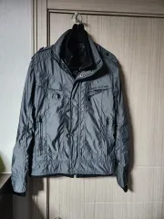 GUESS メンズ ウィンドブレーカー アウター グレー 100