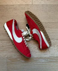 250 NIKE x JACQUEMUS ムーン シュー SP ユニバーシティ レッド アンド バイシクル