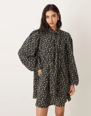 グラマラス レディース トップス ワンピース ドット柄 バルーンスリーブ フラワー柄 ドット ミニ フラワー Glamorous pussybow smock mini dress with balloon sleeves in polka dot flora
