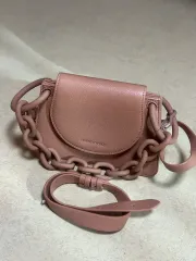 チャールズアンドキース アンドロメダ チャンキー-チェーン トップ ハンドル バッグ