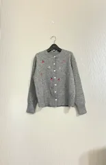 ハートボタン刺繍カーディガン