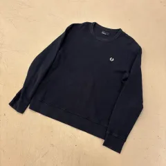 フレッドペリー スモールロゴ ネイビー スウェット