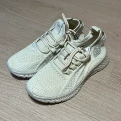 (新品) ランニングシューズ 235mm