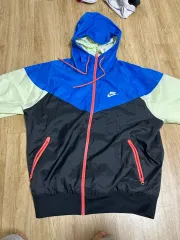 ナイキ ウィンドブレーカー