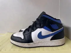 ナイキ エアジョーダン1 ミッド ブラック/白