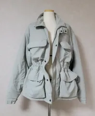 ライトグレー ダウン マウンテンパーカー