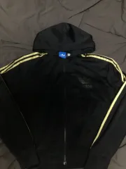 アディダス 3本線 フード ジップアップ ブラック