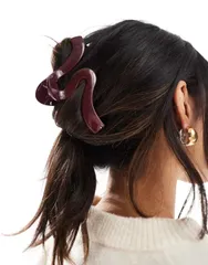 エイソス レディース アクセサリー ASOS DESIGN XL hair clawith wave detail Burgundy バーガンディのサムネイル