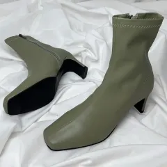 新品 7cm スクエアトゥ アンクルブーツ カーキ 230サイズ
