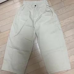 ベージュ カーブパンツ