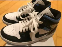 ナイキ エア ジョーダン 1 ミッド ブラック/白/ブルー