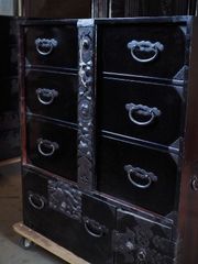 伝統木工 時代箪笥 黒漆塗り 仙台箪笥・南部箪笥風 鉄金具 古家具 伝統木工 時代箪笥 黒漆塗り 仙台箪笥・南部箪笥風 鉄金具 古家具