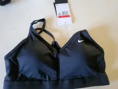 ナイキ ブラック スポーツブラ 新品