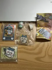 小さくて可愛いハチワレセット1 (ミニフィギュア、お守りキーホルダー、アクリルスタンド、ジップ)