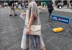 ル・コード・アッシュ ツイード クラッチバッグ (パール)