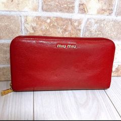 レア】海外限定ノベルティ miu miu パテントレザー がま口 ポーチ